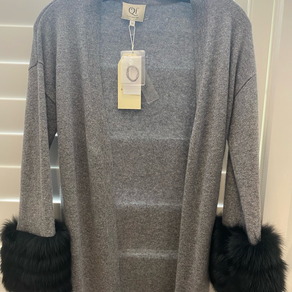 NWT QI Cashmere cardigan w/ fox cuffs